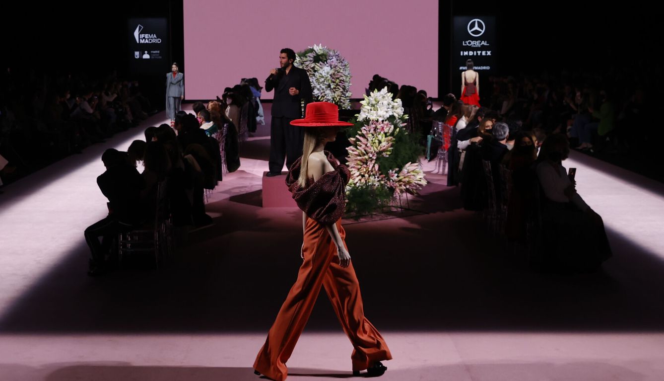 Desfile de la Mercedes-Benz Fashion Week en marzo de 2022. (EFE/J.J.Guillen)