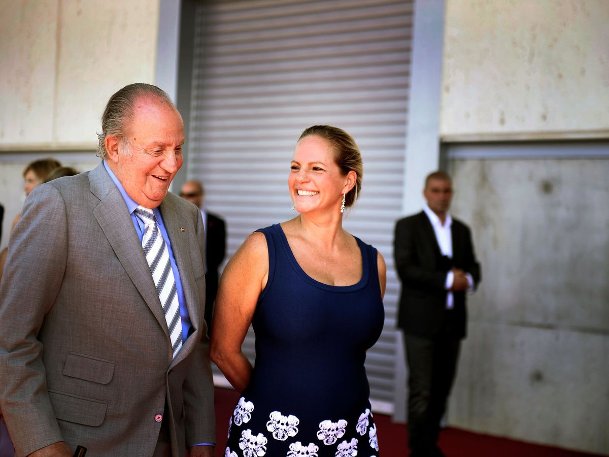Foto: El rey Juan Carlos I, con Ariane de Rothschild, en Bodegas Vega Sicilia. (Reuters)