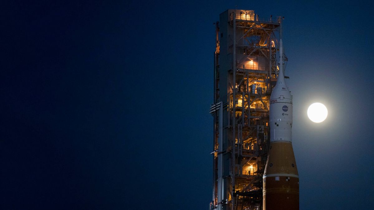 NASA y SpaceX preparan sus nuevas naves para su primer lanzamiento