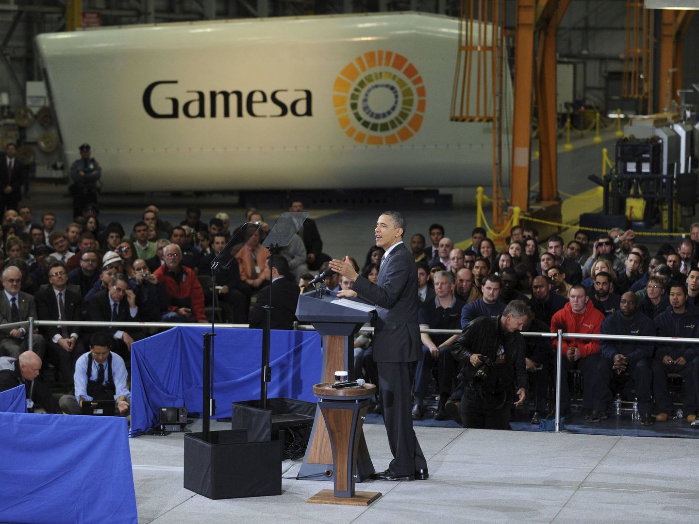 Obama en su visita a la fábrica de Gamesa en Filadelfia. (EFE)