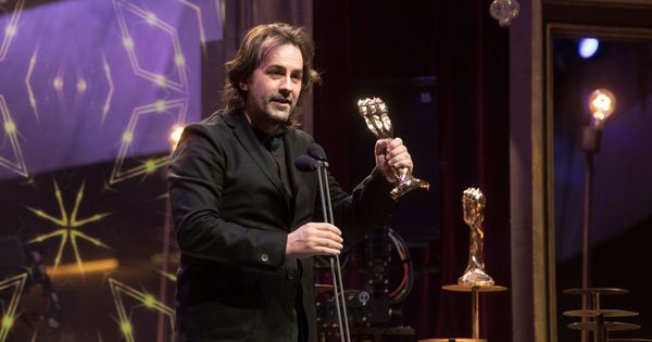 Foto: Isaki Lacuesta, gran triunfador de los Premios Gaudí. (Efe/ Marta Pérez) 