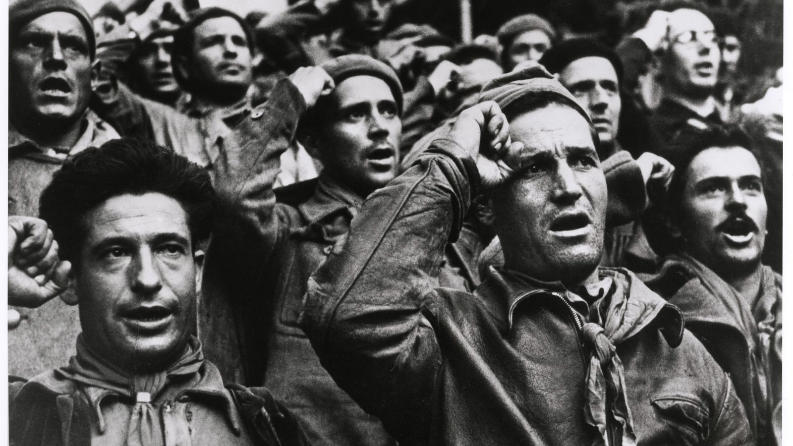 Foto: Robert Capa inmortalizó la ceremonia de despedida de las Brigadas Internacionales