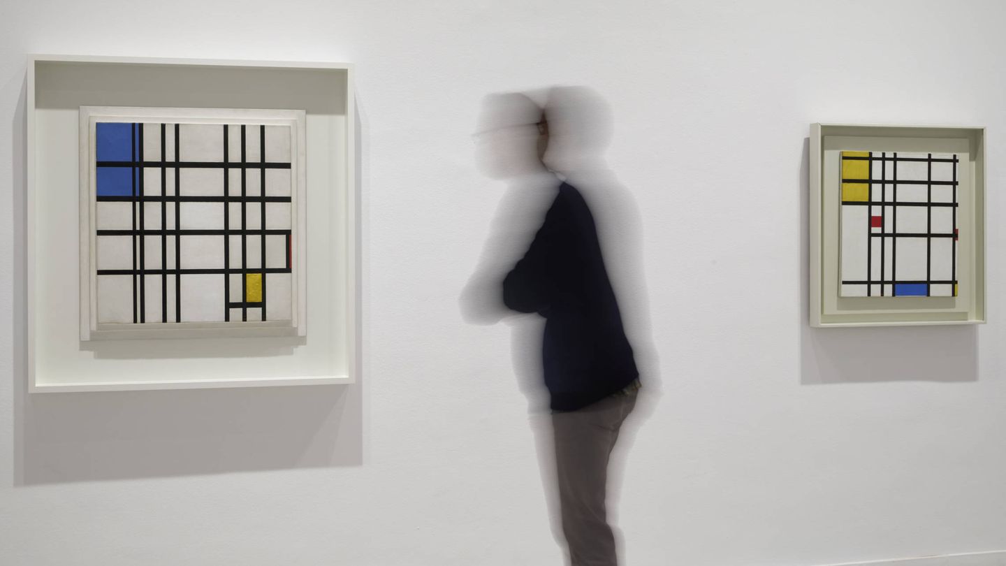 La exposición de la obra de Pietr Mondrian en el Museo Reina Sofía. (EFE)
