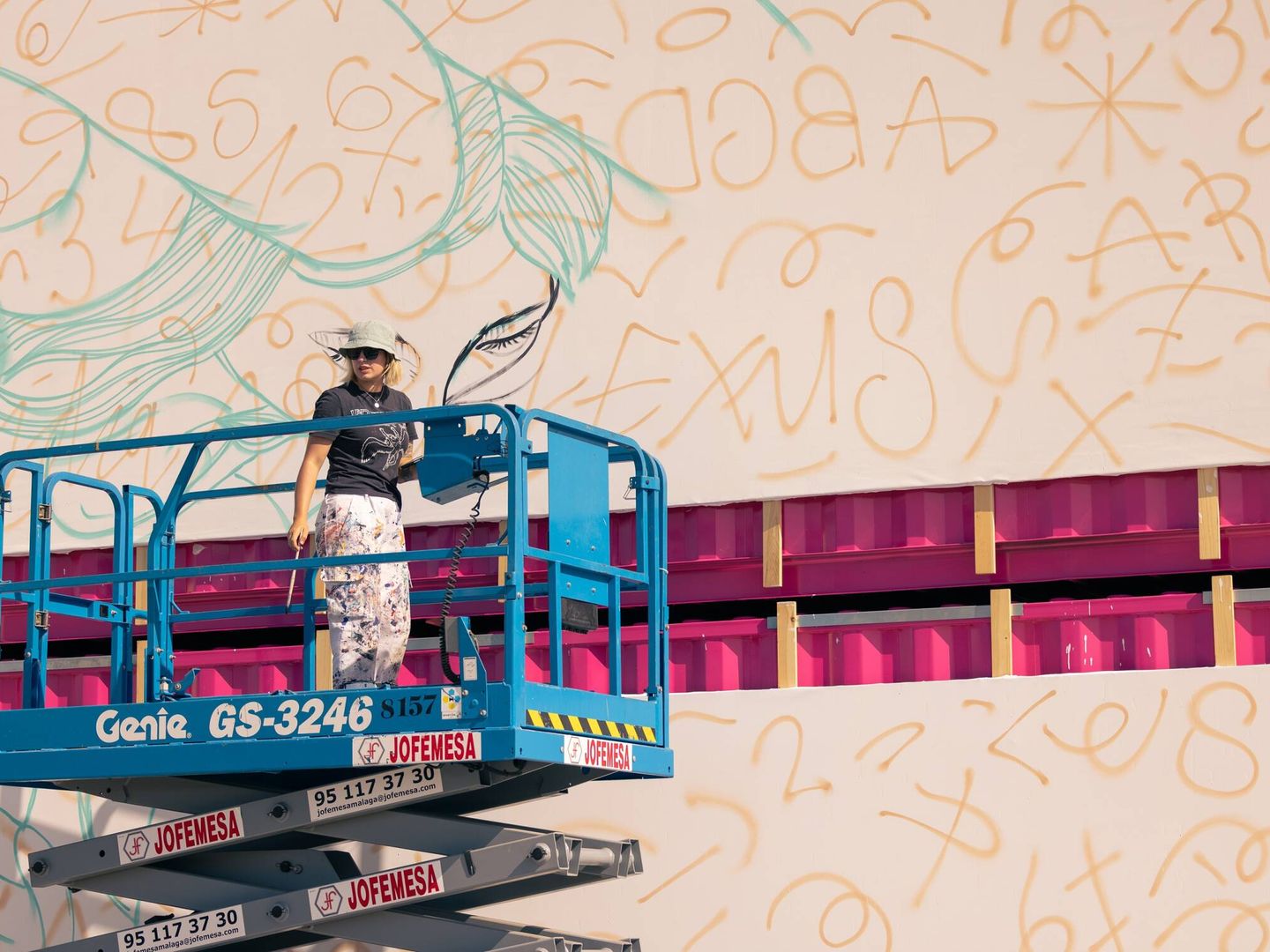 Entre las creaciones artísticas, destaca el gran mural que presidirá una de las zonas del ADN Forum.