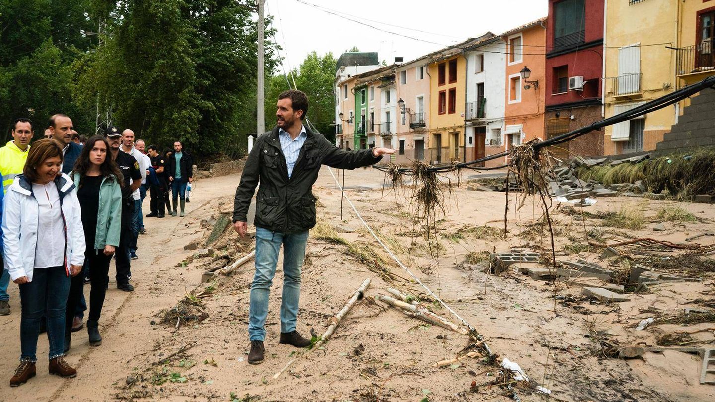 Pablo Casado visita zonas afectadas en Valencia