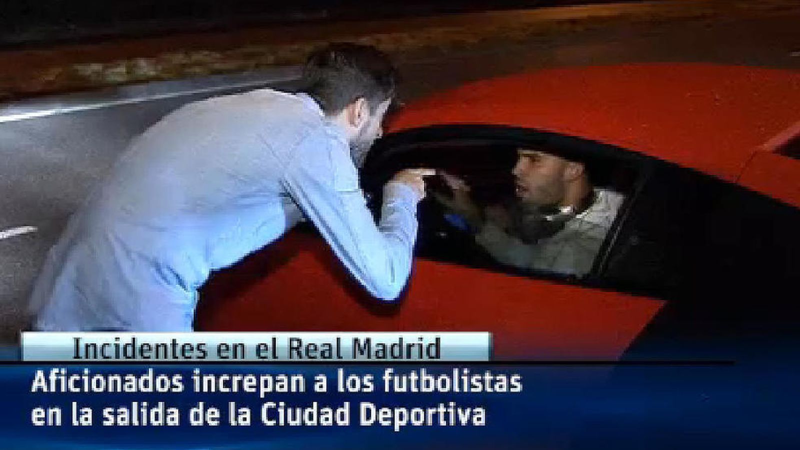 Foto: Fotograma del vídeo de Telecinco en el que Jesé es increpado por un hincha.