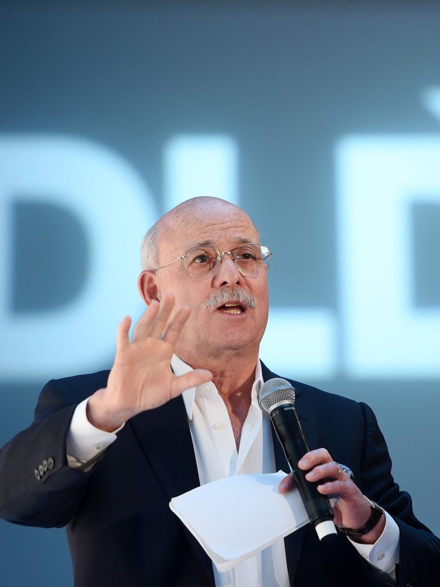 Mun728. munich (germany), 17/01/2016.- us economist jeremy rifkin talking at the dld (digital life design) conference in munich, germany, 17 january 2016. discussions at the innovation conference feature high-profile guests over the three days, the focus is on trends and developments relating to digitization. (alemania) efe/epa/tobias hase