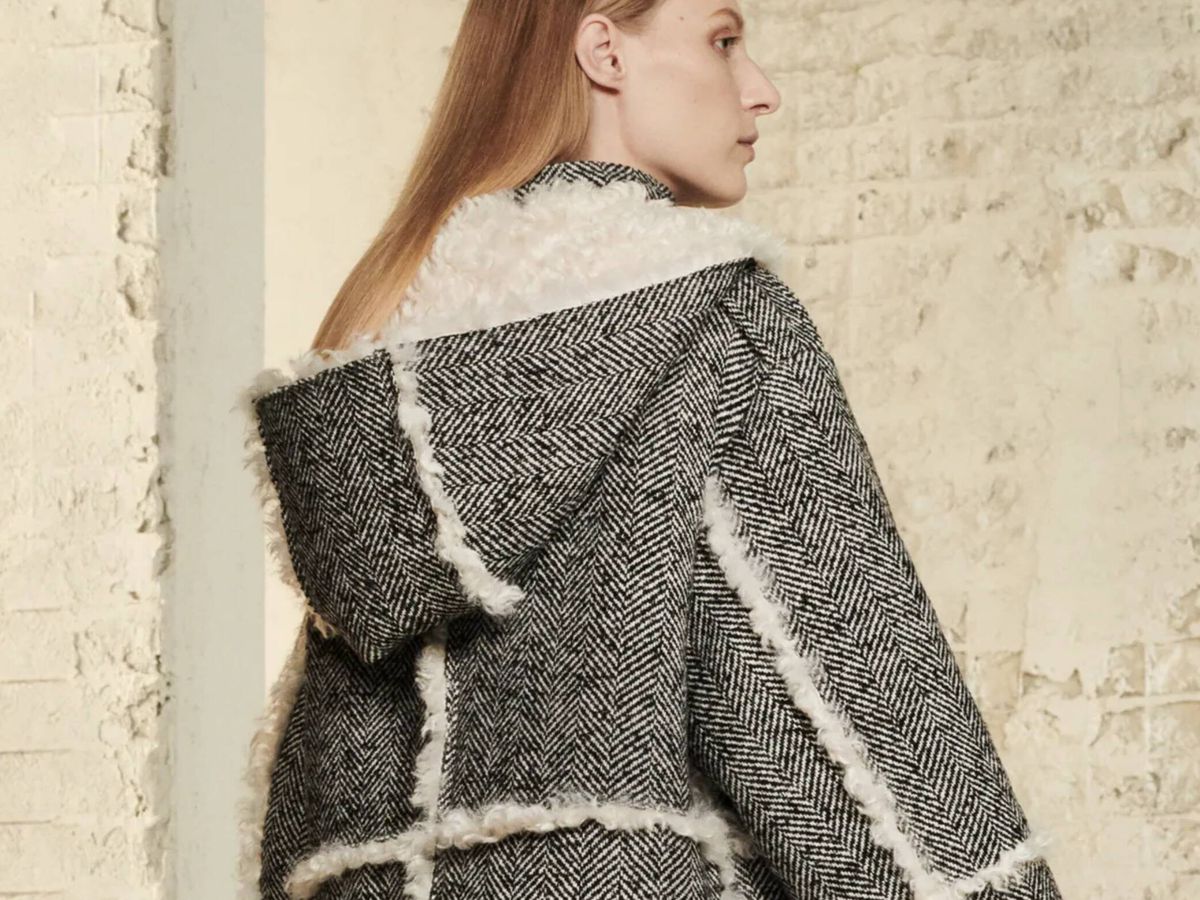 Foto: El nuevo abrigo de la colección SRPLS de Zara. (Cortesía)