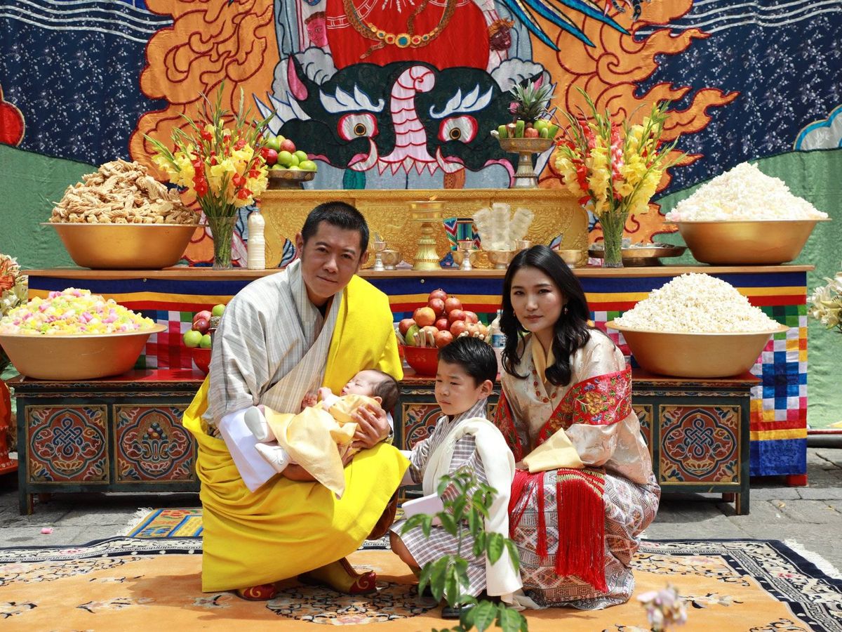 Foto: Los reyes de Bután, con sus dos hijos. (Royal Office For Media)