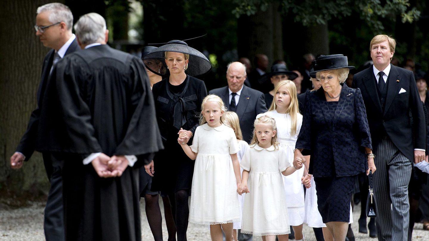 La familia real holandesa, en el entierro de Friso de Holanda. (EFE/Koen Van Weel)