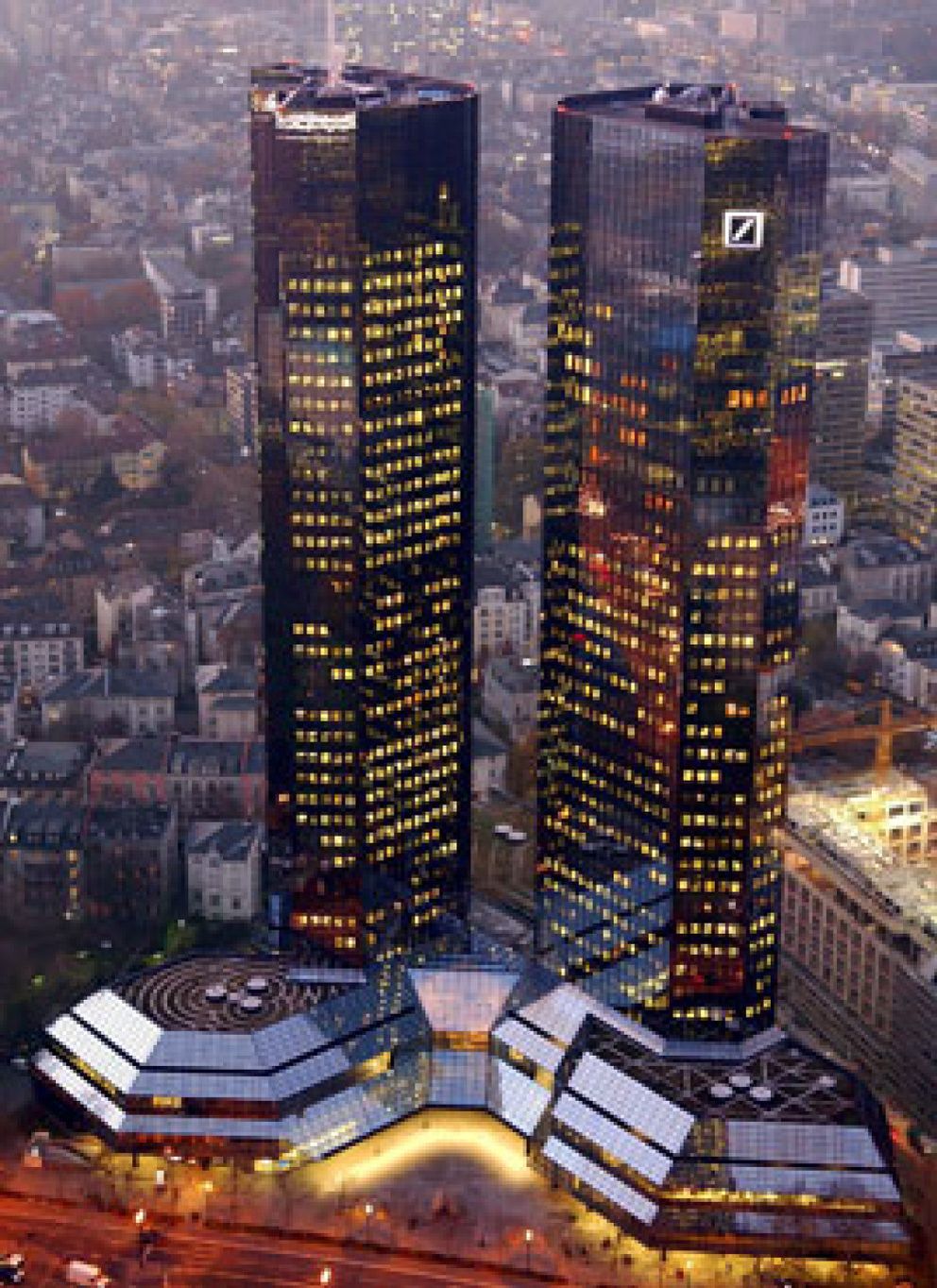 Foto: Fondos de Deutsche Bank cierran la compra de los inmuebles de BBVA por 1.200 millones de euros