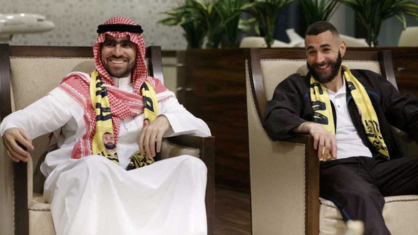 Karim Benzema, a su llegada a Jeddah tras fichar por el Al Ittihad. (Reuters)