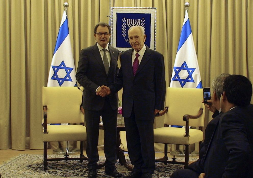 Foto: El presidente de la Generalitat, Artur Mas (i), y el presidente de Israel, Shimon Peres. (EFE)