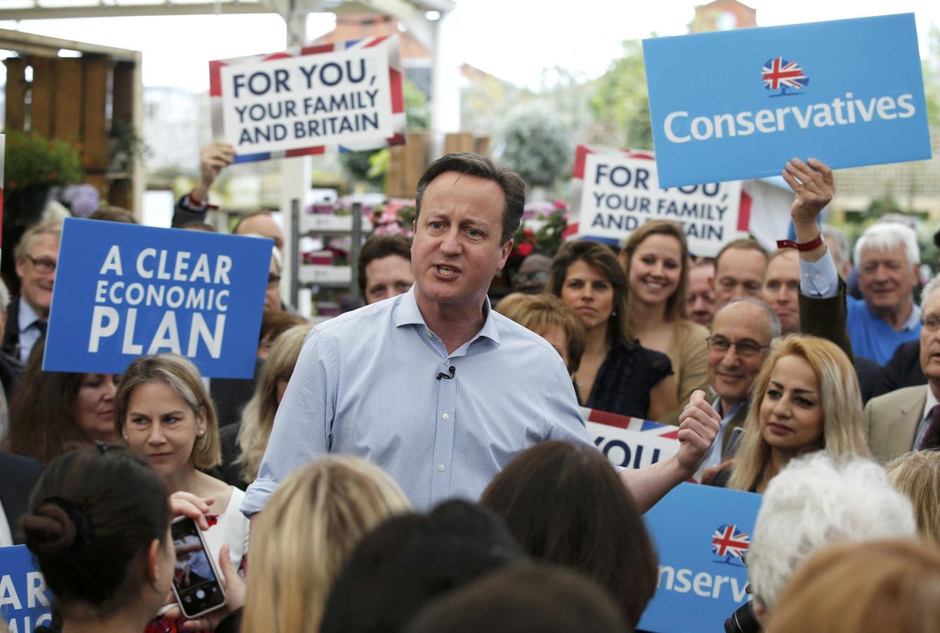 Foto: El primer ministro británico David Cameron se dirige a simpatizantes en Twickenham, el 5 de mayo de 2015. (Reuters) 