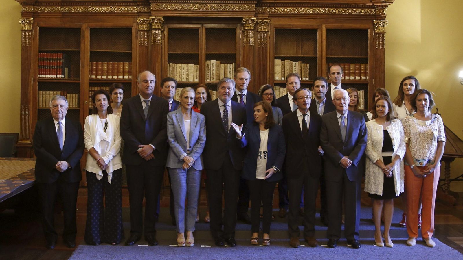 Foto: La presidenta de la Comunidad de Madrid, Cristina Cifuentes, y otras personalidades en la presentación del Centenario Cervantes. (EFE)