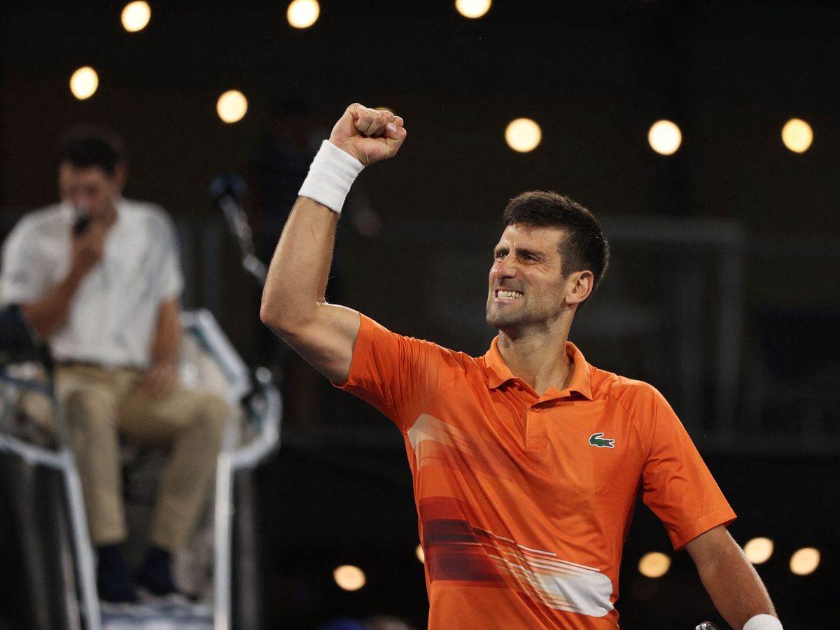 Foto: Djokovic celebra el título en Adelaida. (Reuters/Loren Elliott)