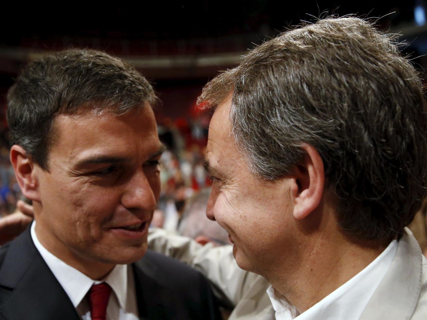 Pedro Sánchez junto al expresidente Rodríguez Zapatero. (Reuters)
