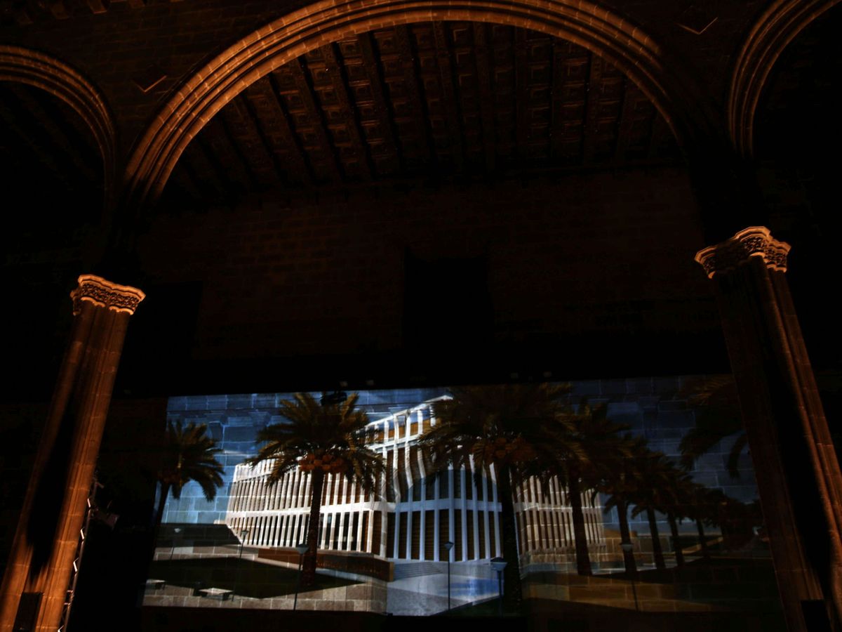 Foto: Proyección del futuro museo Hermitage Barcelona durante la presentación del proyecto en 2016. (EFE)