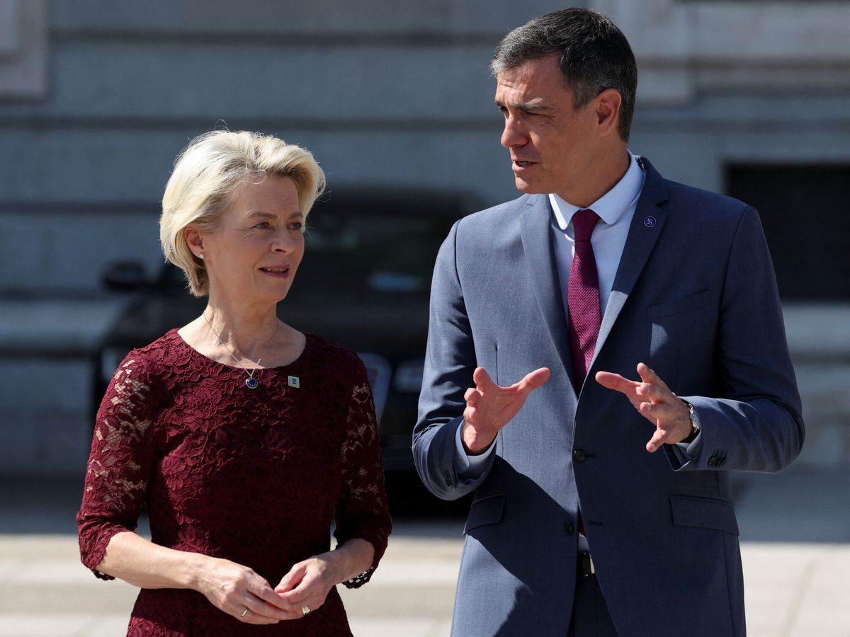 Foto: El presidente del Gobierno, Pedro Sánchez, y la presidenta de la CE, Ursula Von der Leyen. (EFE/Mariscal)