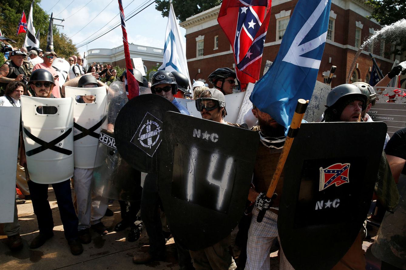 Los manifestantes de ultraderecha, en Charlottesville. (Reuters)