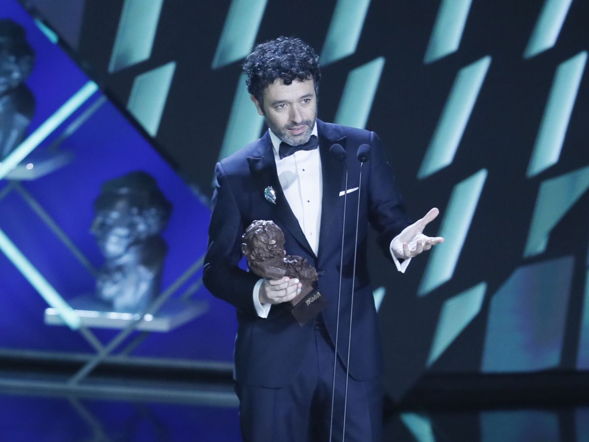 Foto: Rodrigo Sorogoyen se ha llevado los premios gordos de la noche de los Goya por 'As bestas'. (EFE/José Manuel Vidal)