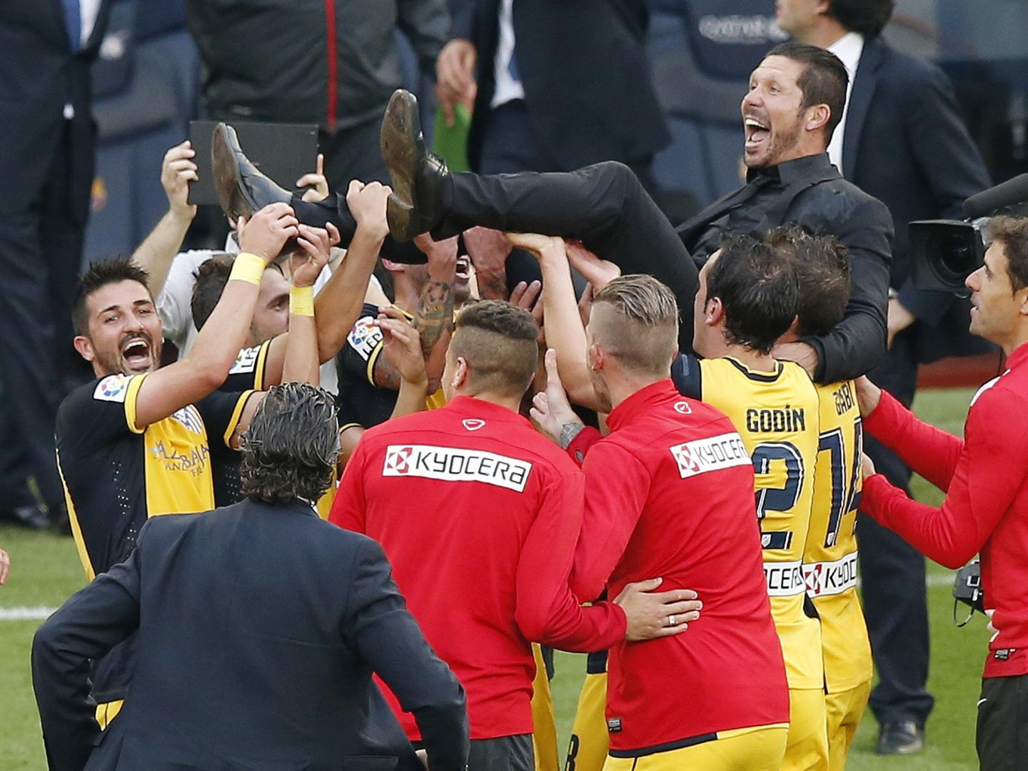 Atletico madrid's players pick up coach simeone after team won their spanish first division match against barcelona in barcelona