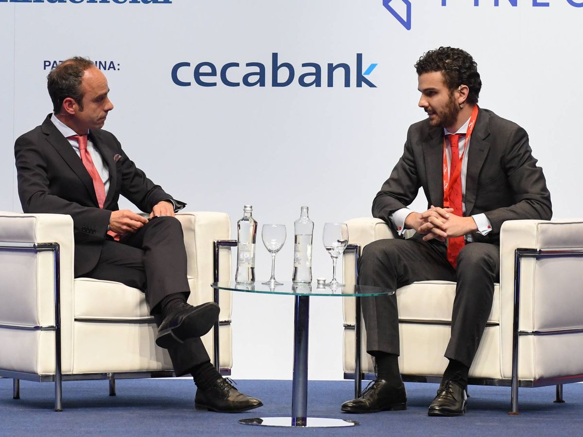Foto: Javier Molina, El Confidencial, y Álvaro Cubero, Intermoney, durante un coloquio en el foro Iberian Value.