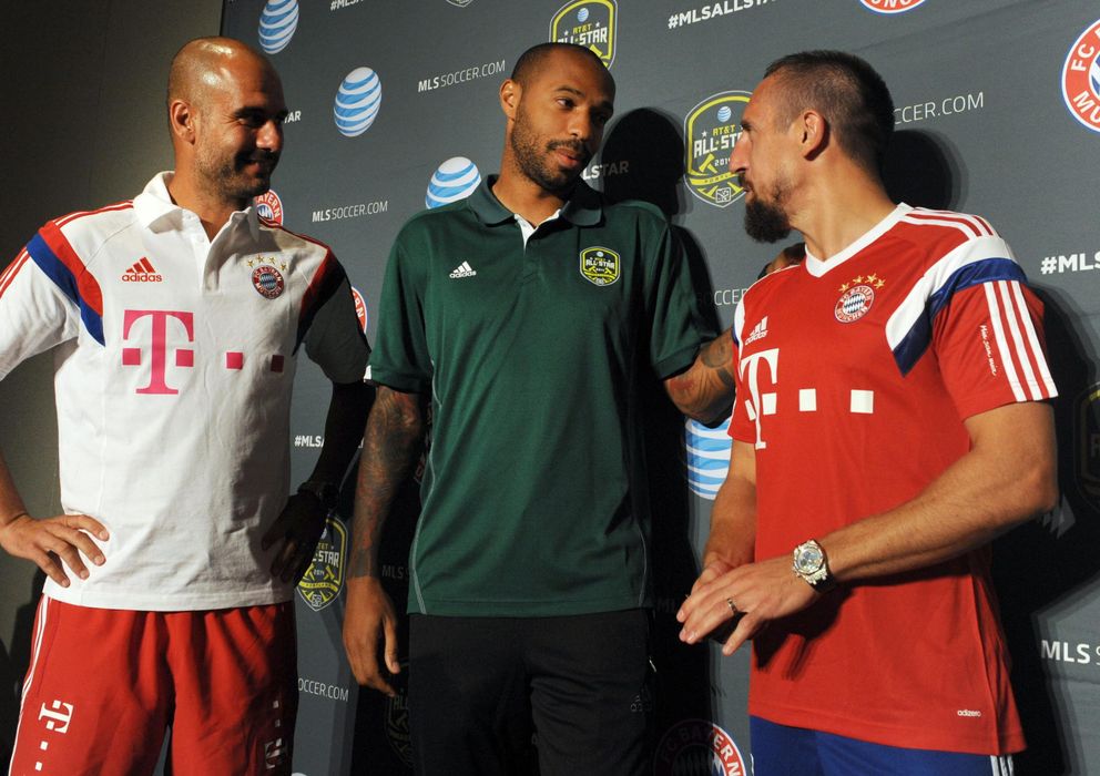 Foto: Pep Guardiola (i), Thierry Henry (c) y Franck Ribéry (d) hablan en la rueda de prensa previa al partido.