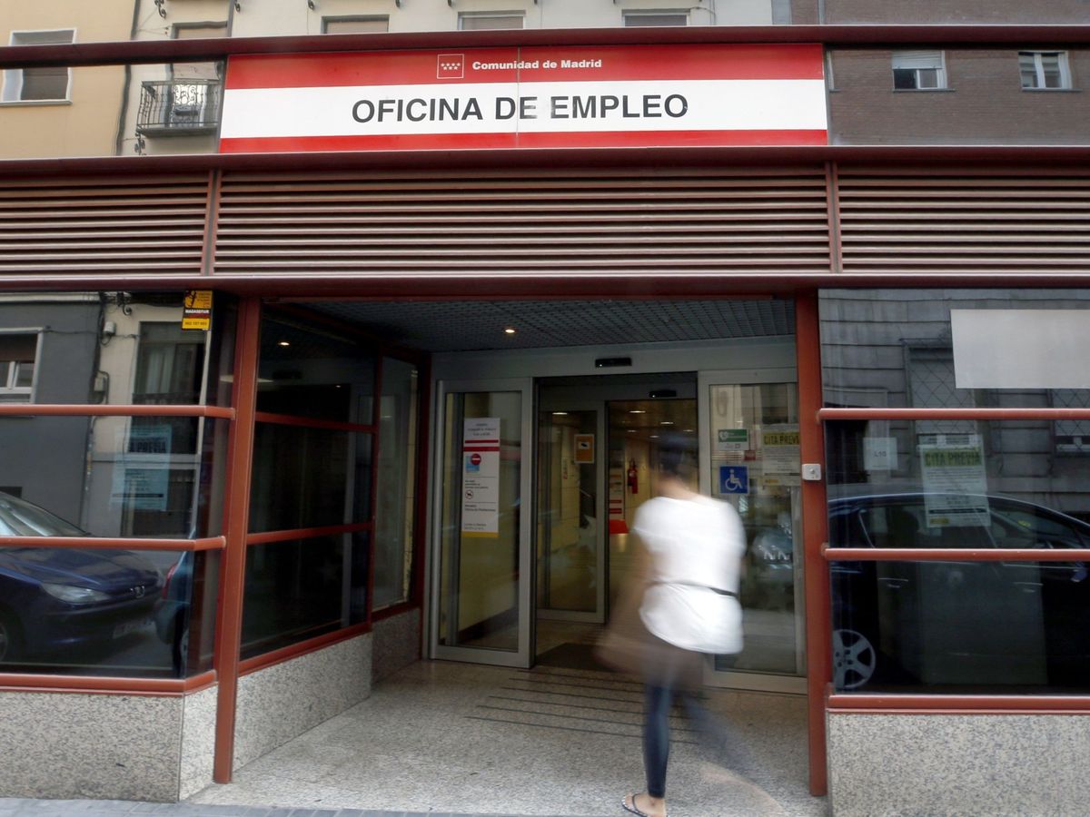 Foto: Imagen de una oficina de empleo en Madrid. (Efe)