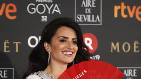 ¿Por qué llevan un abanico rojo en la gala de los Premios Goya?