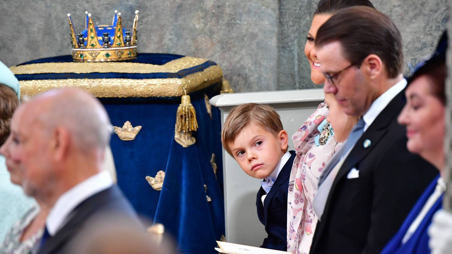 Oscar, el pequeño hijo de Victoria de Suecia, otro de los muchos niños presentes en el bautizo de Julian.(CP)