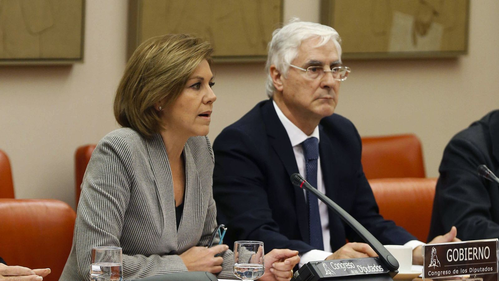 Foto: La ministra de Defensa, María Dolores de Cospedal, en el Congreso, para informar del dictamen del Consejo de Estado sobre el accidente del Yakovlev 42. (EFE)