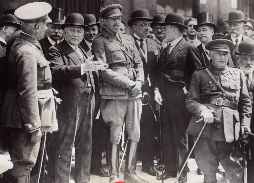 Alfonso XIII, Primo de Rivera y Gaston Doumergue, presidente de Francia, en la inauguración de Canfranc