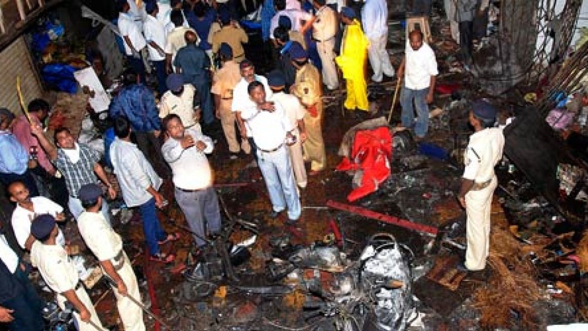 Un ataque múltiple causa 21 muertos y un centenar de heridos en Bombay