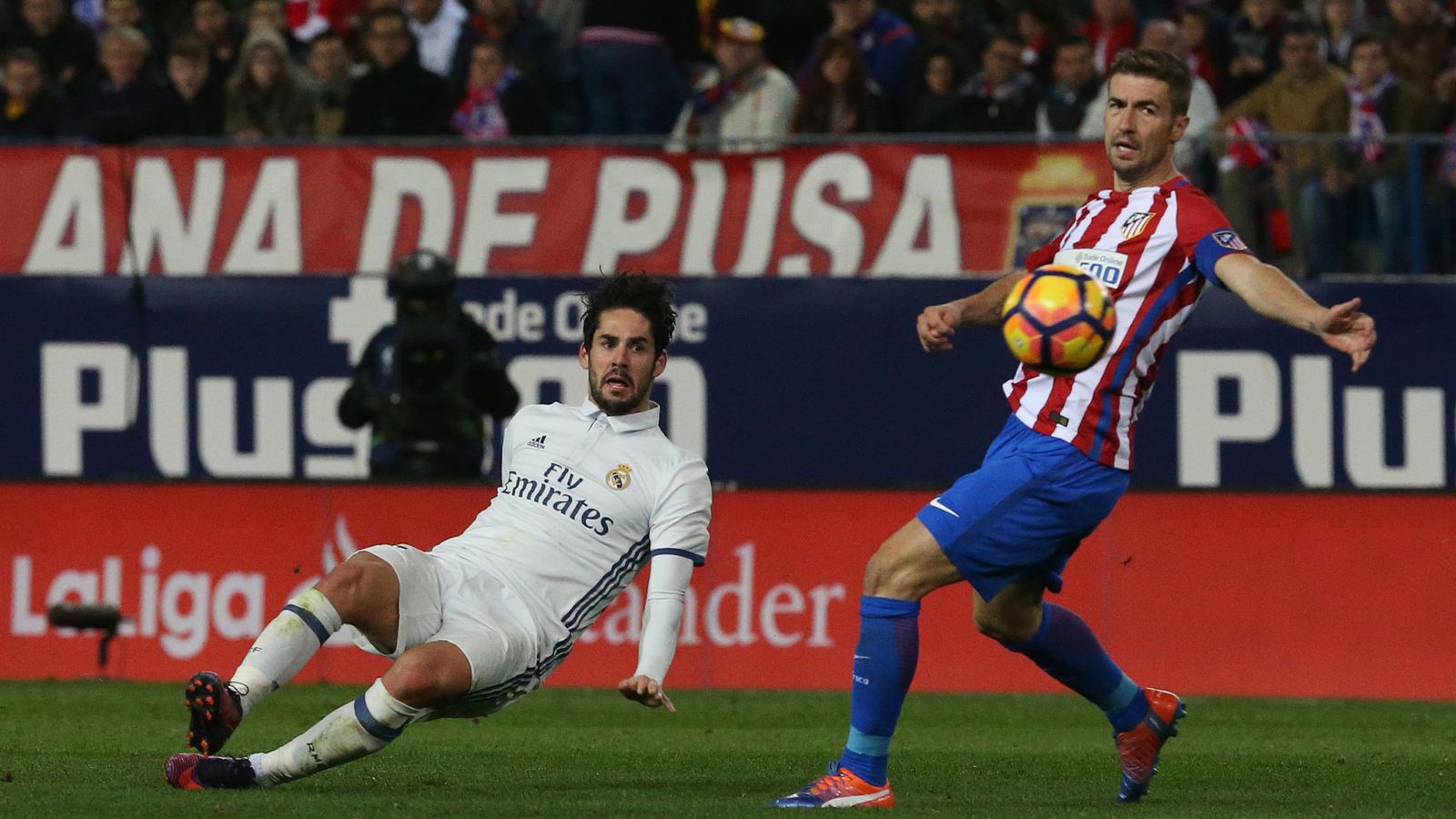 Foto: Isco fue el mejor del Real Madrid en el derbi (Sergio Pérez/Reuters).