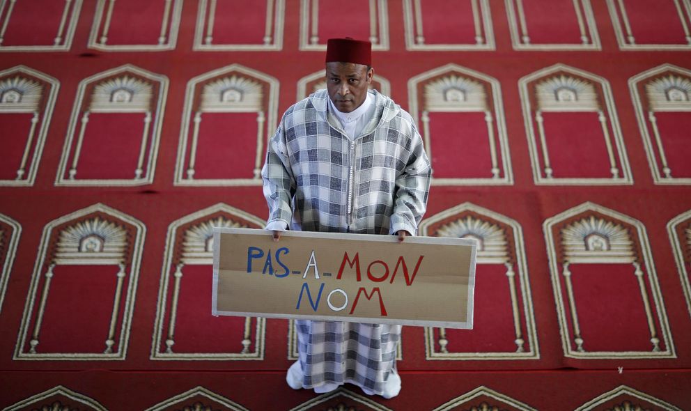 'No en mi nombre', reza la pancarta que este musulmán mostraba en septiembre, tras la decapitación de Herve Gourdel. (Reuters)