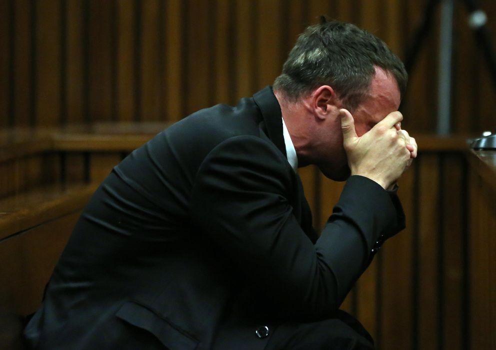 Foto: Oscar Pistorius, llorando durante un momento de su juicio.