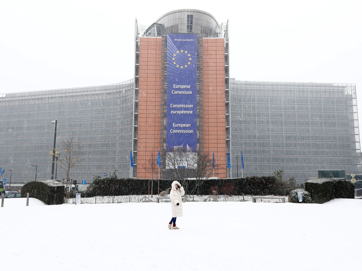 El edificio de la Comisión Europea durante una nevada en Bruselas. (Reuters)