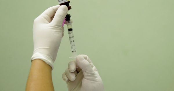 Foto: Una vacuna contra la fiebre amarilla (Reuters)