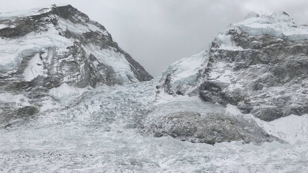 La invernal del Everest, una expedición a “la bilbaína” 