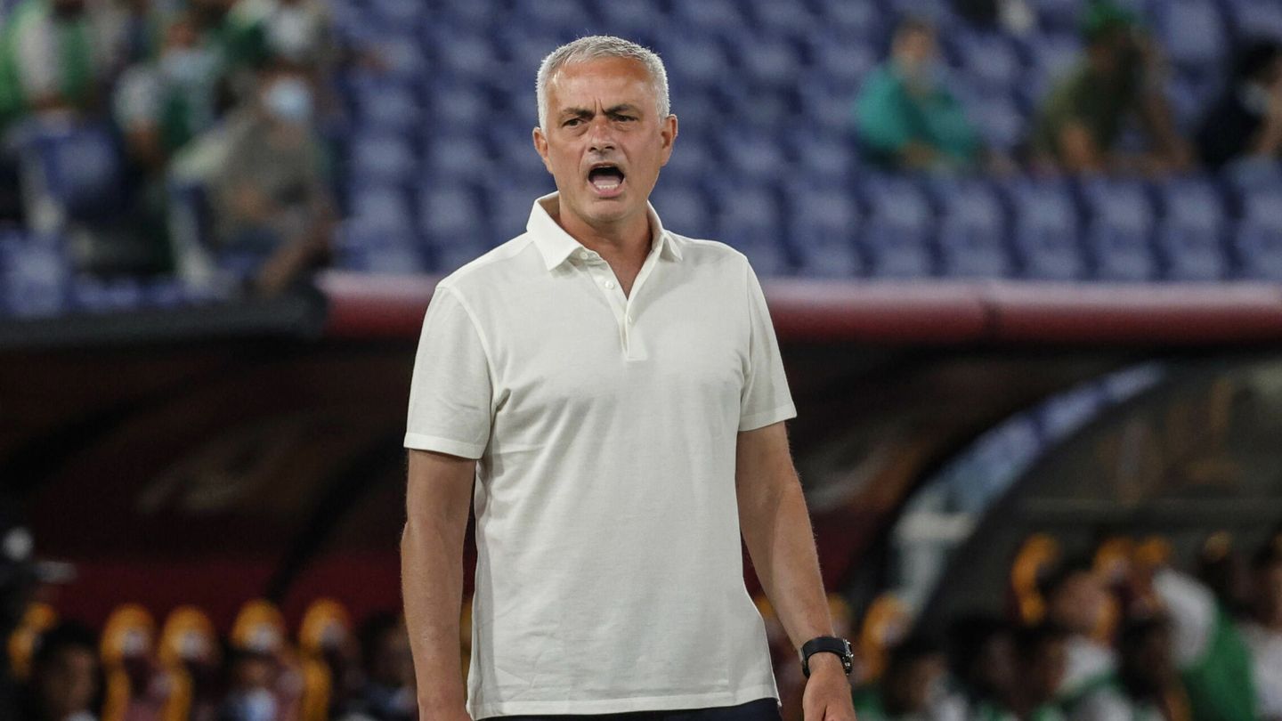 Mourinho ocupa ahora el banquillo de la Roma. (EFE)