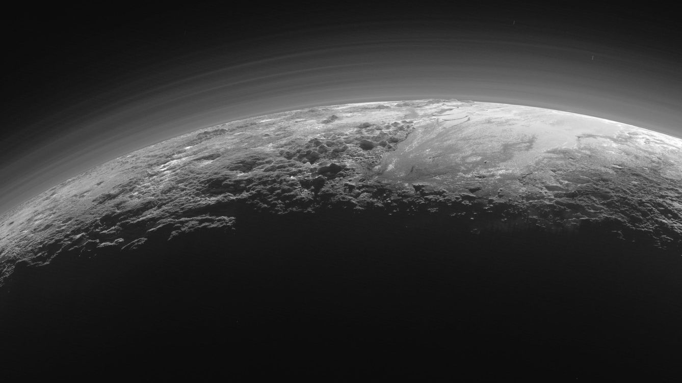 Foto: Amanecer en Plutón. (NASA/JHUAPL/SwRI)