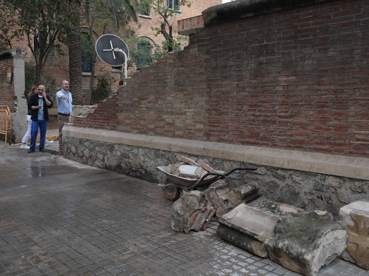 Foto: Muro dañado por el coche de un camión, en el Recinte Modernista de Sant Pau. (Europa Press/Kike Rincón)
