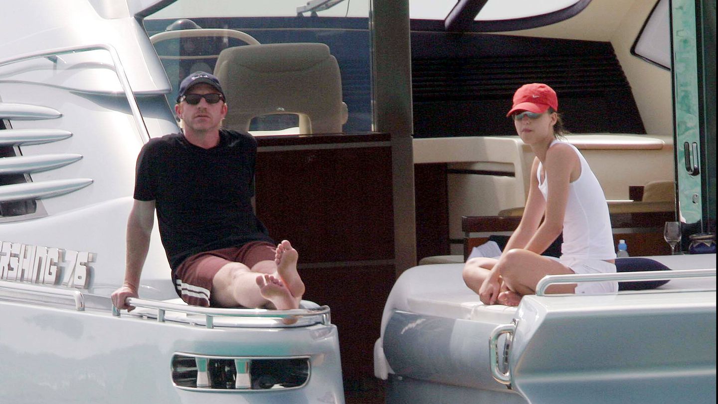 Becker navegando en aguas de Mallorca con una amiga. (Gtres)