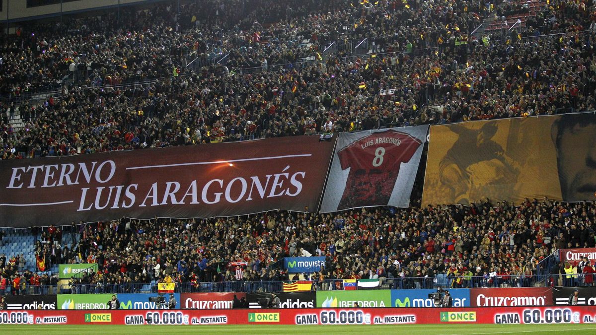 El mito de la Roja y la rojiblanca recibió un emocionante homenaje en el Calderón
