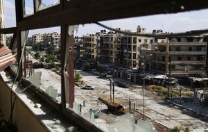 La revolución siria agoniza de sed y hambre entre las ruinas de Alepo