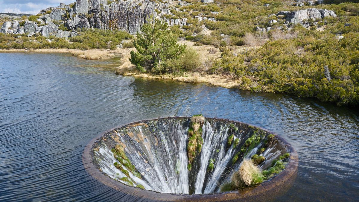 Covão dos Conchos: un agujero en medio de un lago o un portal a otra dimensión