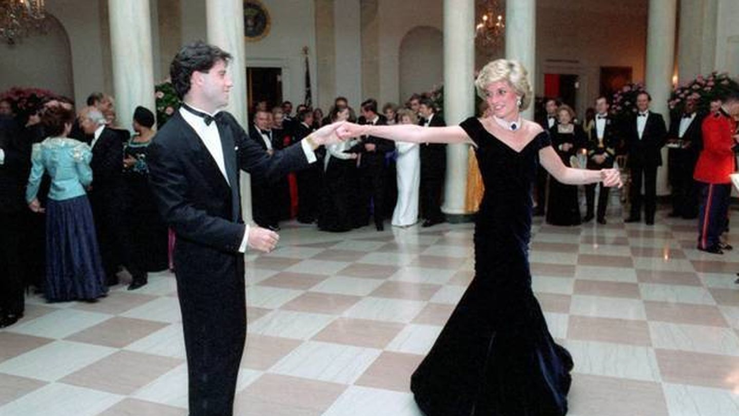  La princesa Diana y John Travolta, bailando juntos en la Casa Blanca. (Cordon Press)