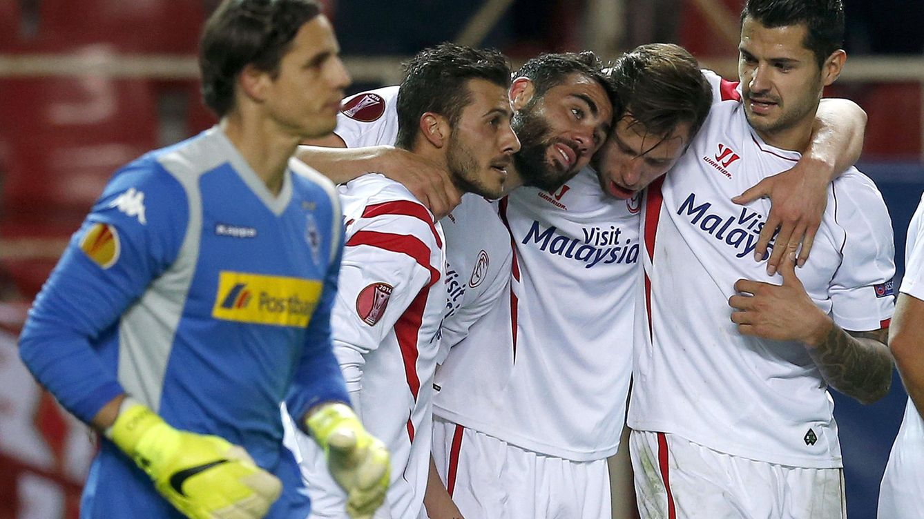 Foto: Los jugadores del Sevilla celebran un gol ante el Borussia (Efe). 