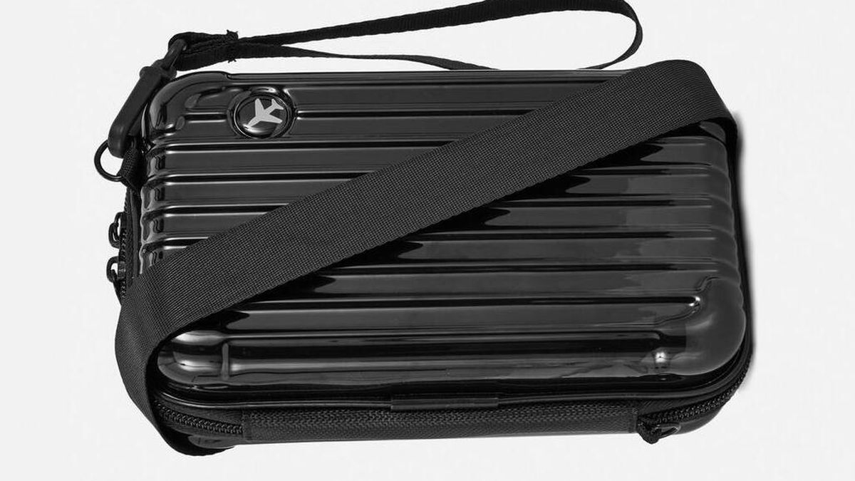 La mochila rígida del Primark por 6 euros para viajar sin pagar más por el  equipaje